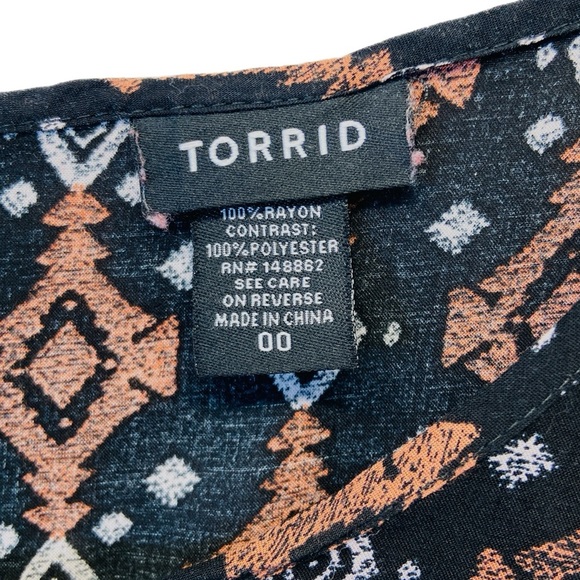 👚 TORRID || Geo Print Challis Tunic Top- - Picture 2 of 8